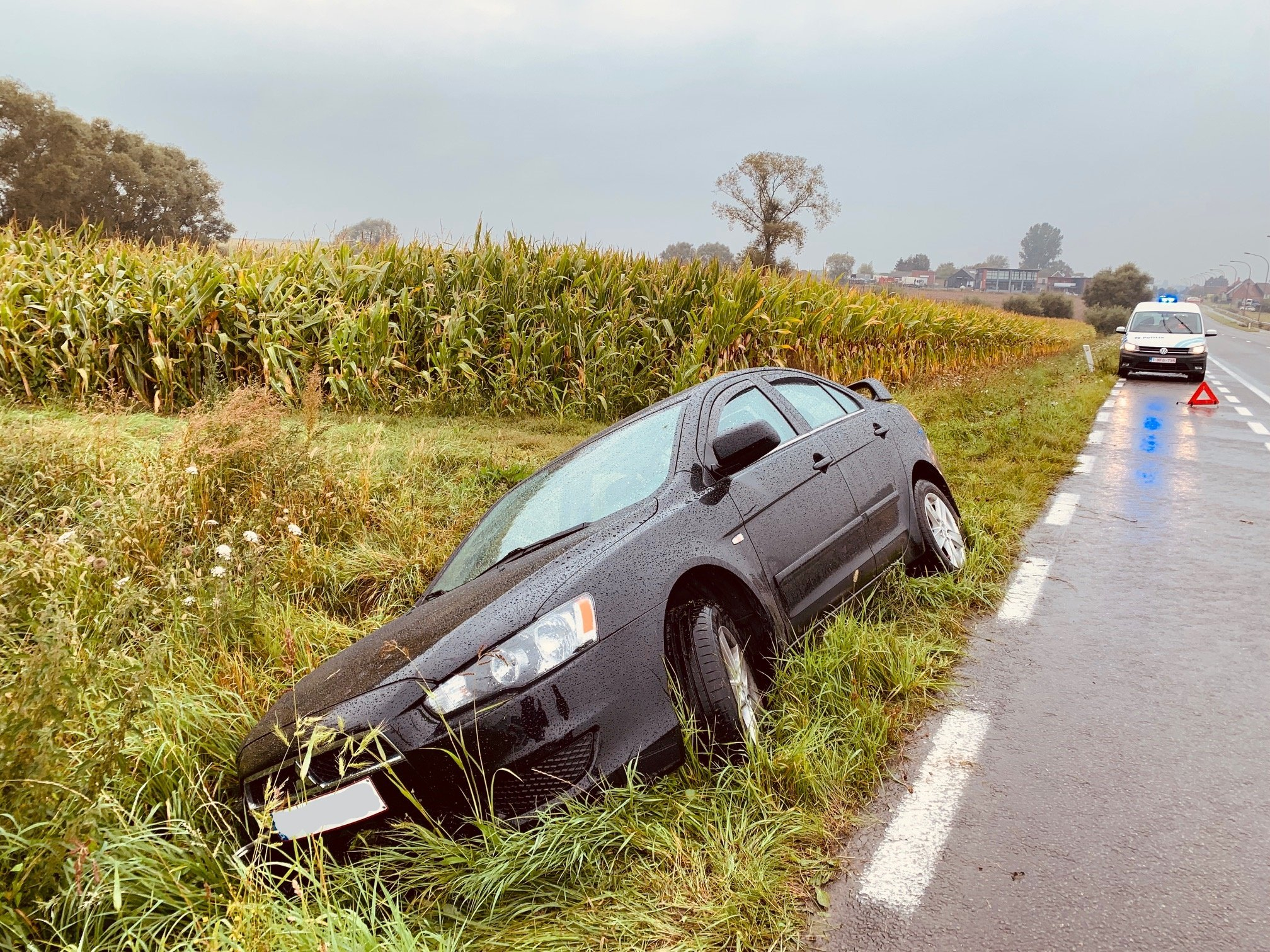 Jonge bestuurder belandt twee keer na elkaar in de gracht