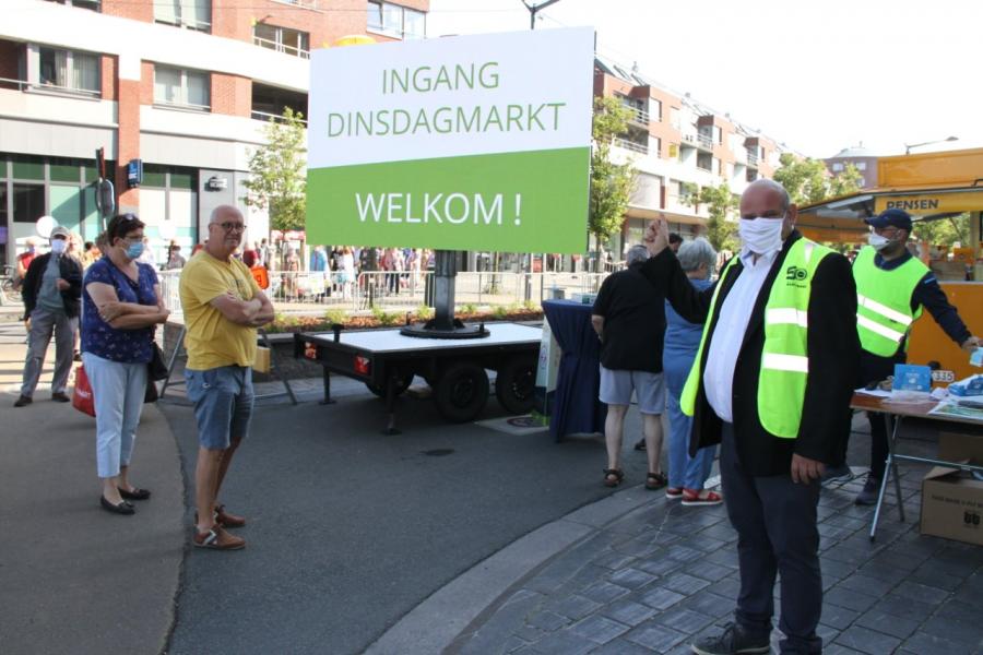 Dinsdagmarkt opnieuw van start met beduidend minder kramen