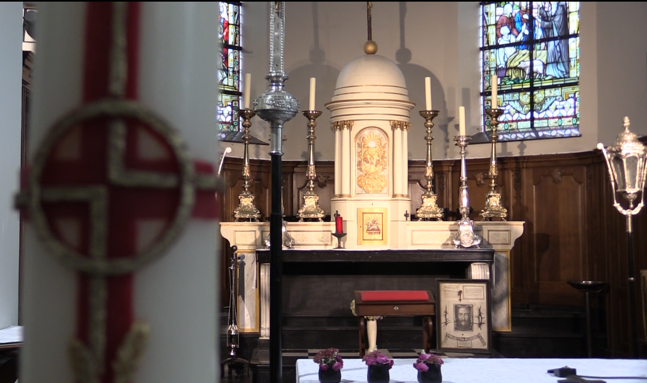 Okegemse parochiekerk in de steigers