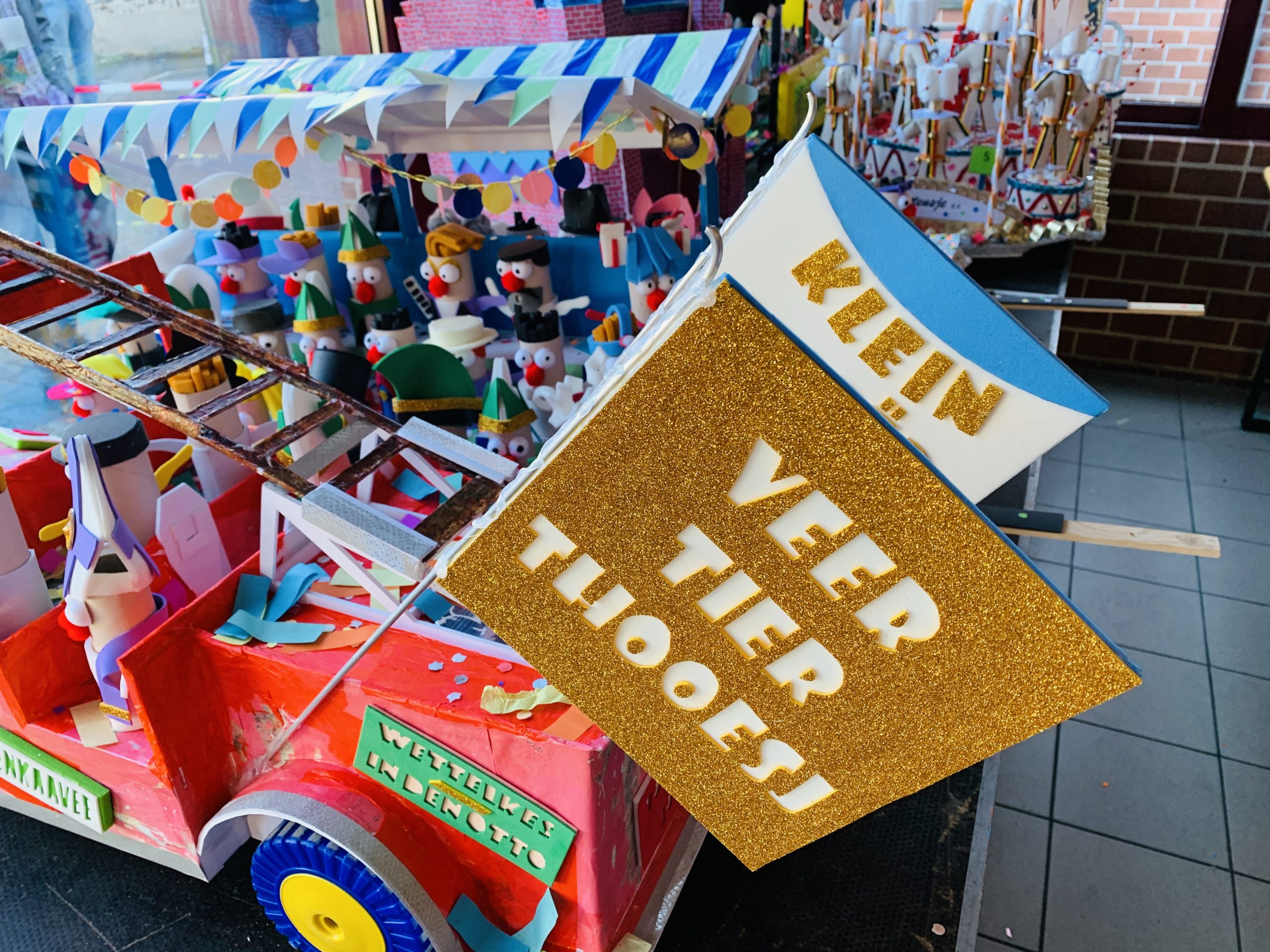 Miniatuurstoet zorgt voor kippenvel