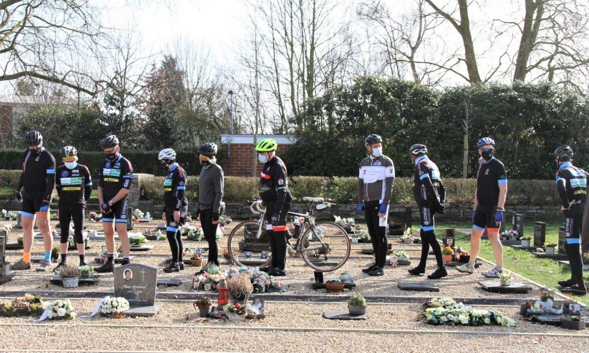 Fietsmakkers herdachten André en Pros