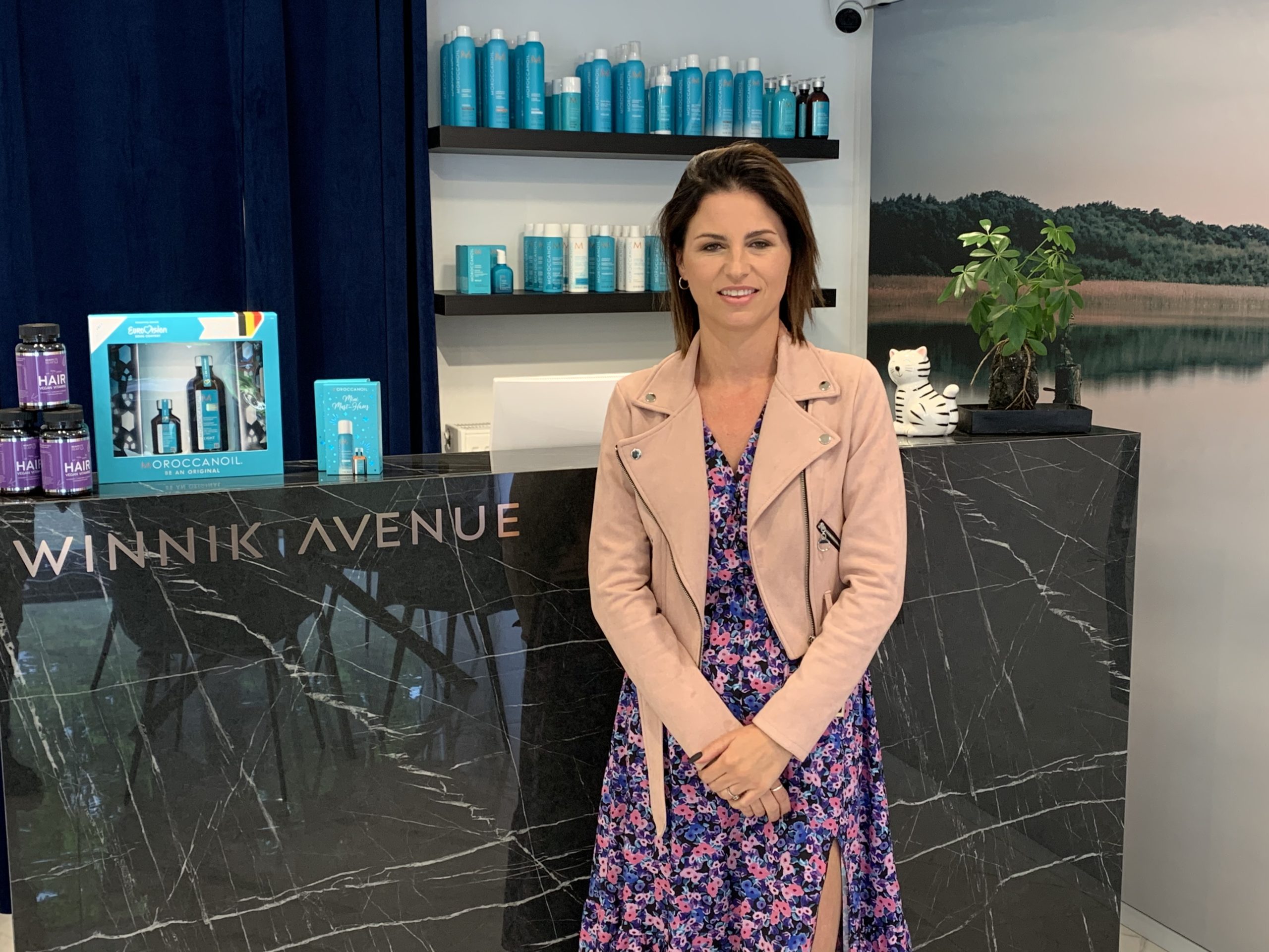 Kapster Lindsay mag naar het Songfestival in Rotterdam