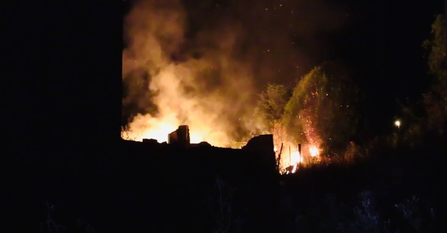 Brandweer kan uitbreiding afvalbrand voorkomen