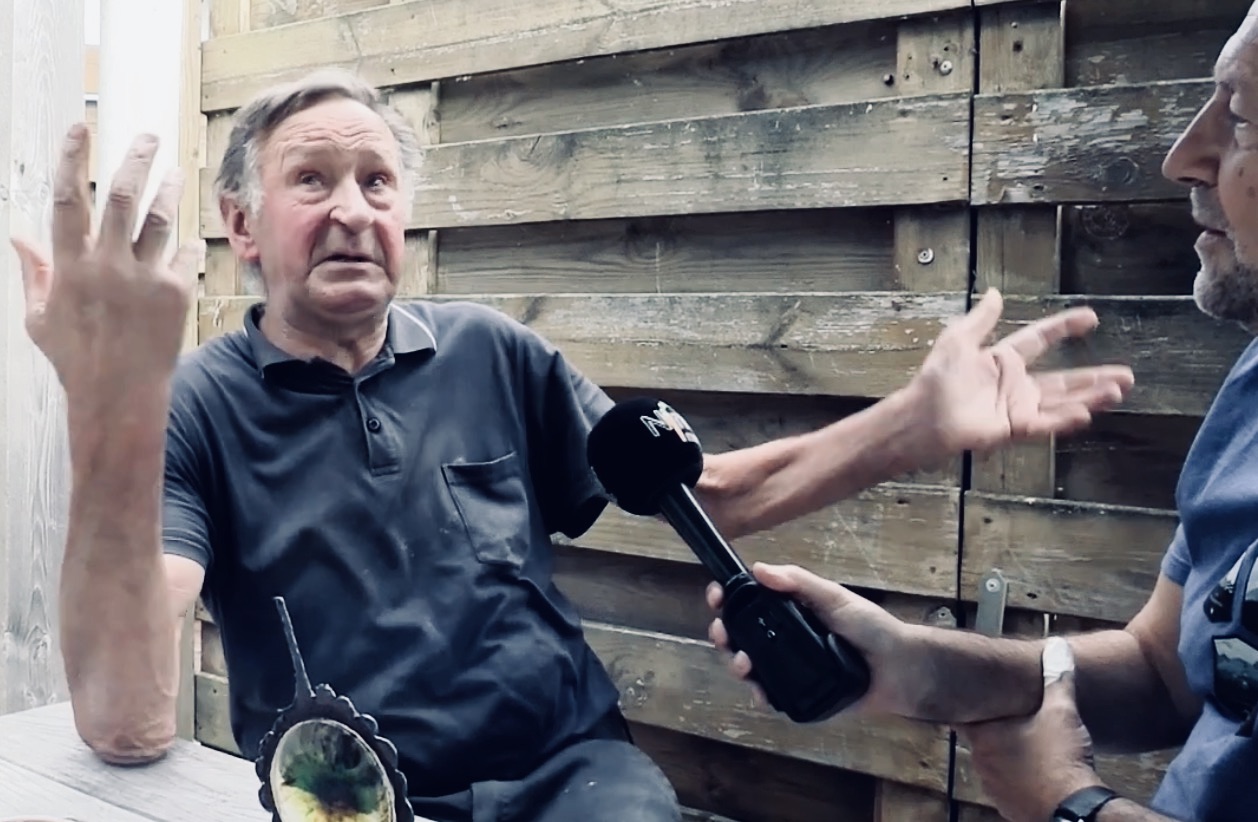 William Arijs nodigt zijn critici uit om langs te komen in zijn atelier