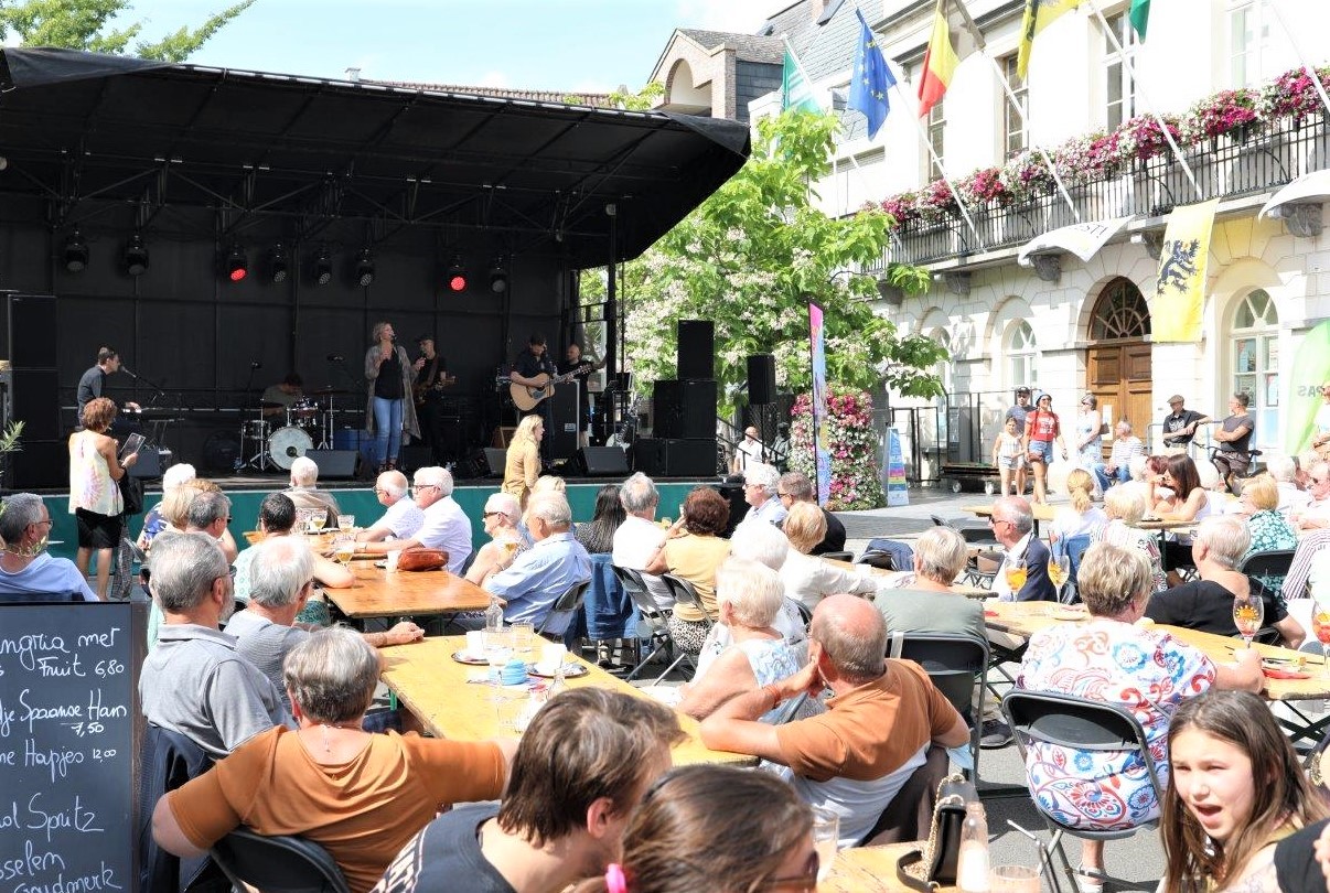 Ambiance en volle terrassen voor muzikale Vlaamse feestdag