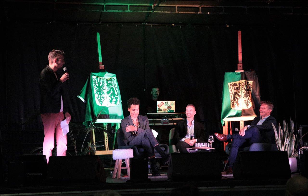 Een volksfeest voor ereburgers Wesley en Kevin