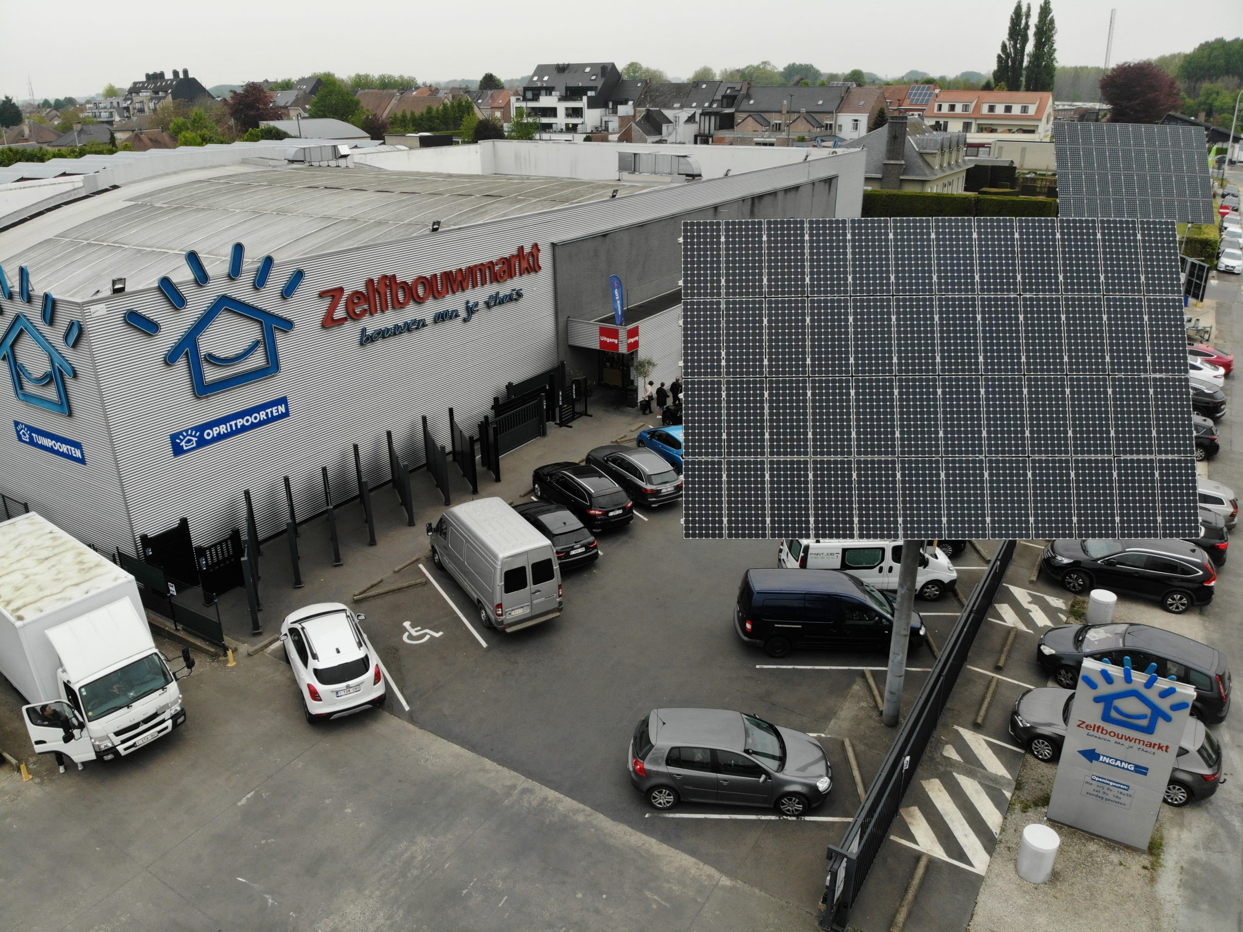 Drukke dagen tijdens stockverkoop in Zelfbouwmarkt
