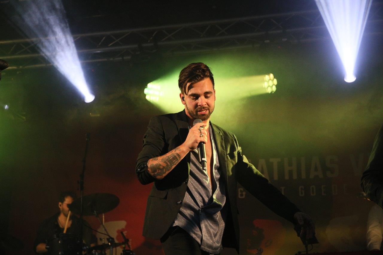 Vlaamse feestviering op zonovergoten Graanmarkt