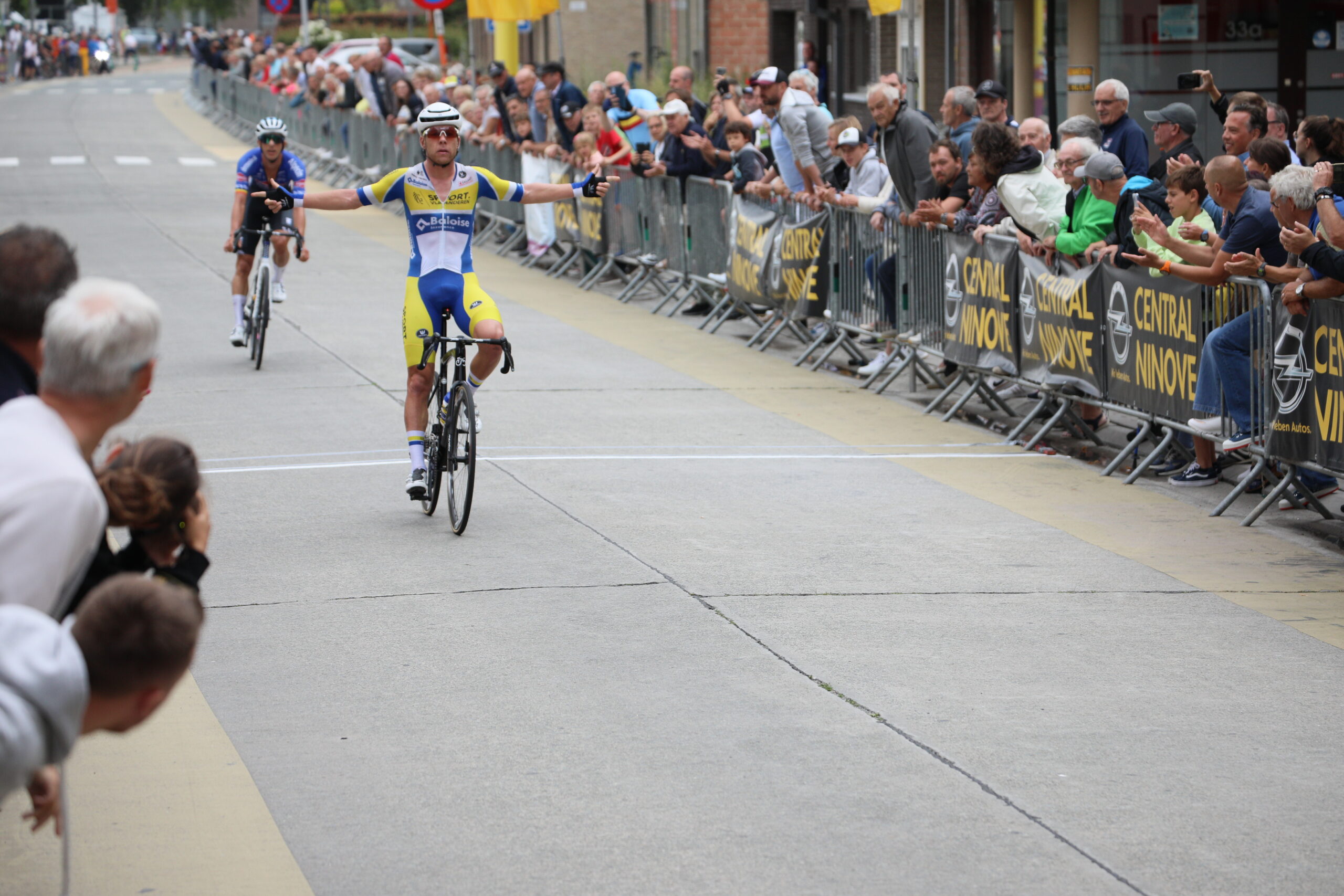 Eerste profzege voor Jules Hesters in Grote Prijs Beeckman-De Caluwé