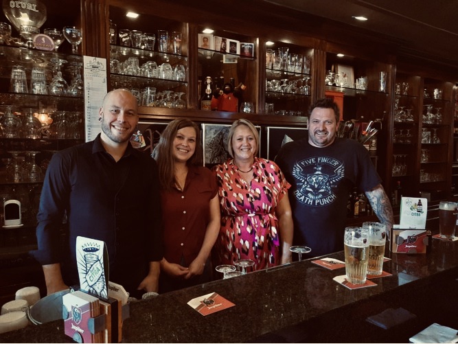 Brenda en Stoffel zijn de nieuwe uitbaters van café De Rio