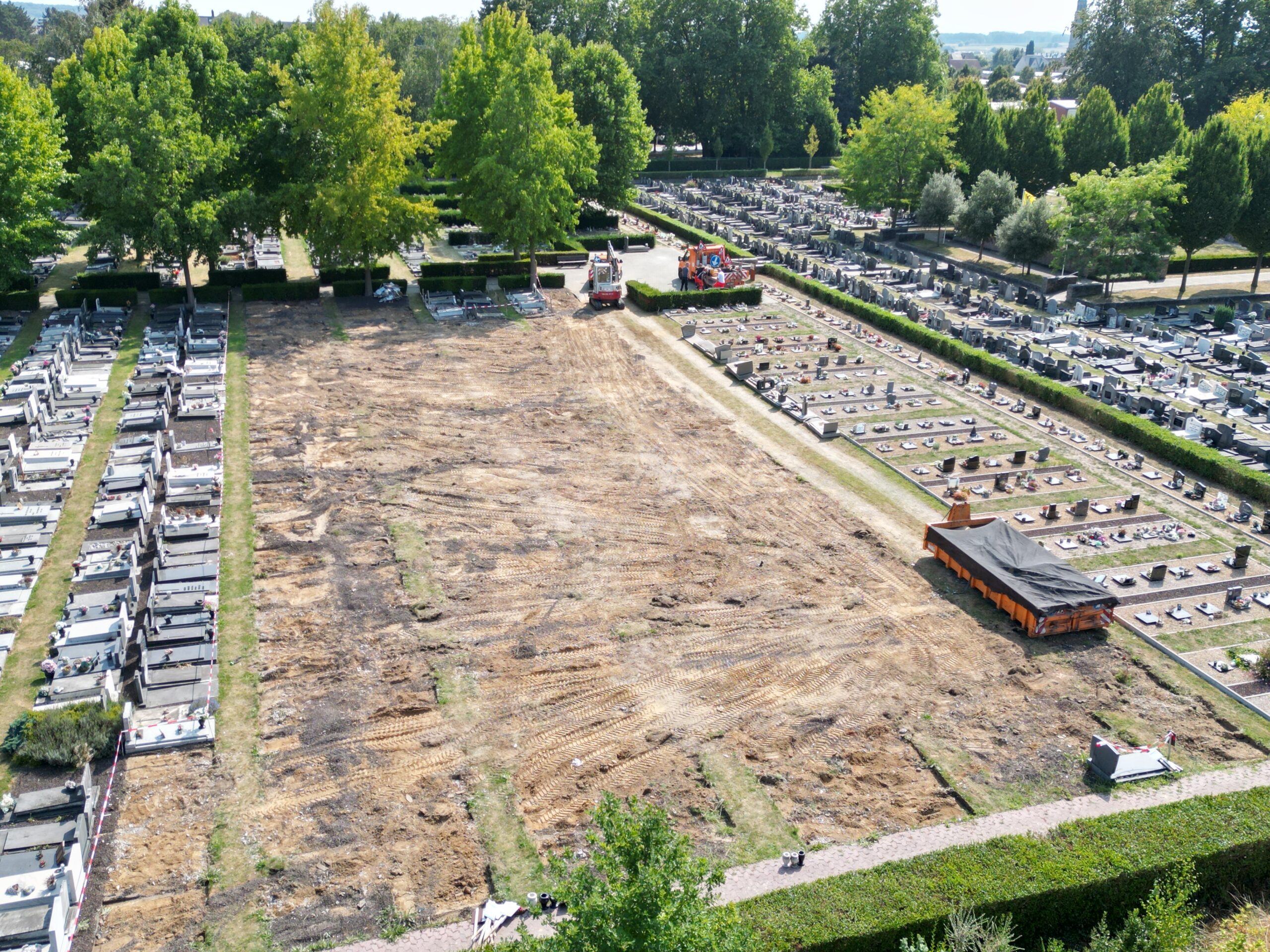 Ontruimingen graven voor uitbreiding urnevelden