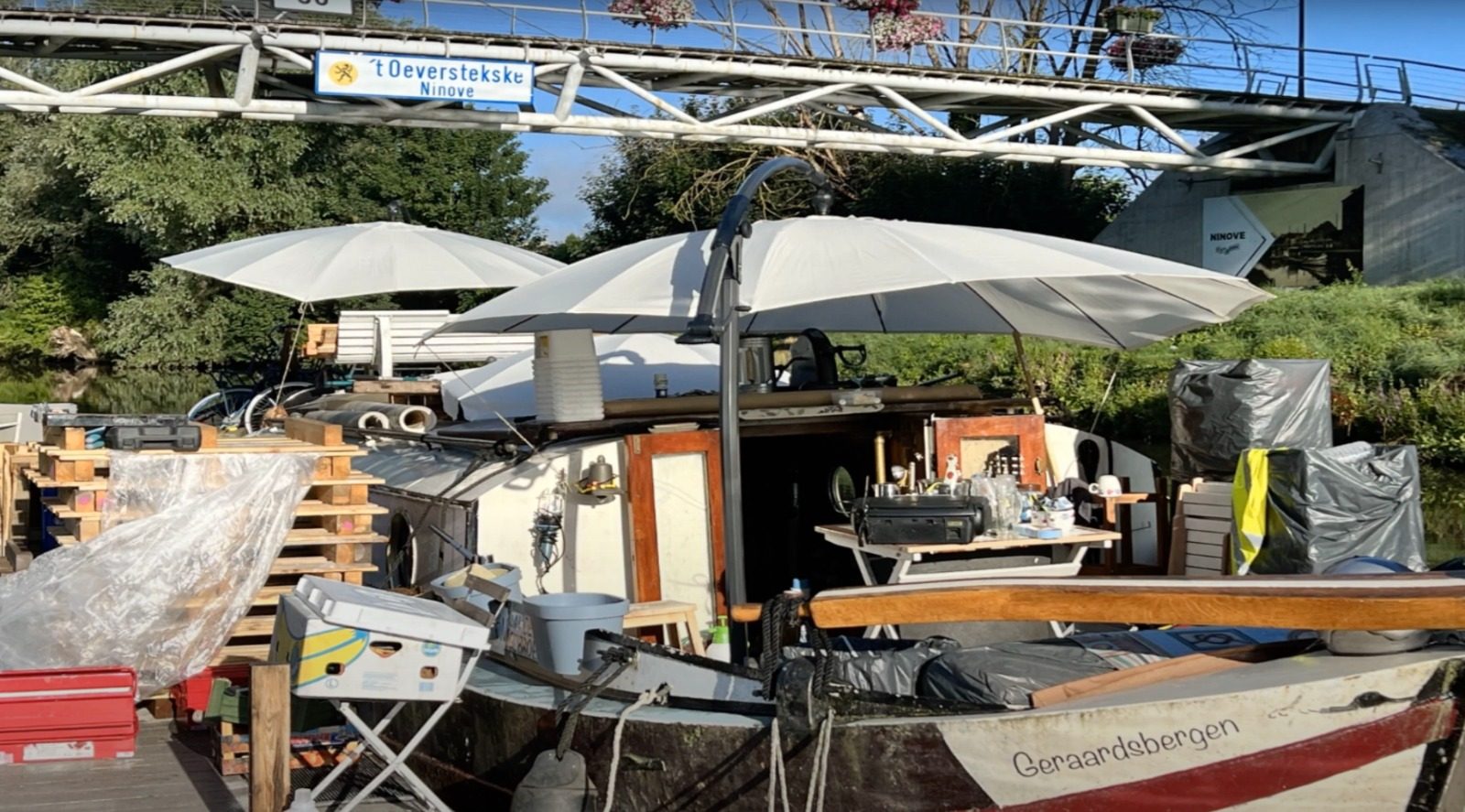 Stad wil halsstarrige booteigenaar weg van aanlegsteiger Denderkaai