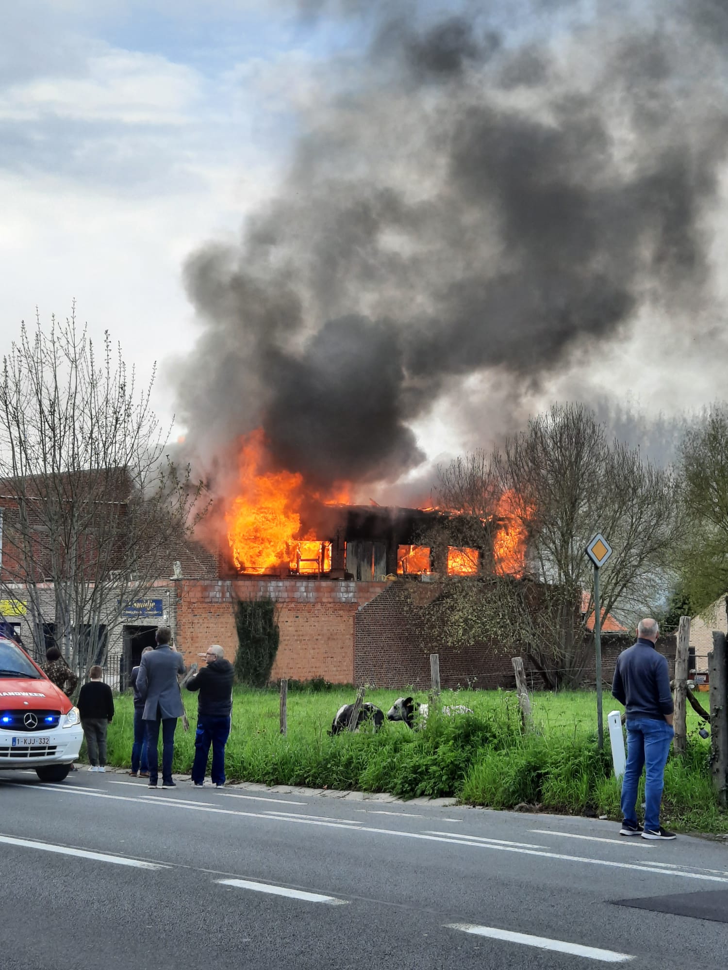Uitslaande brand in centrum Neigem