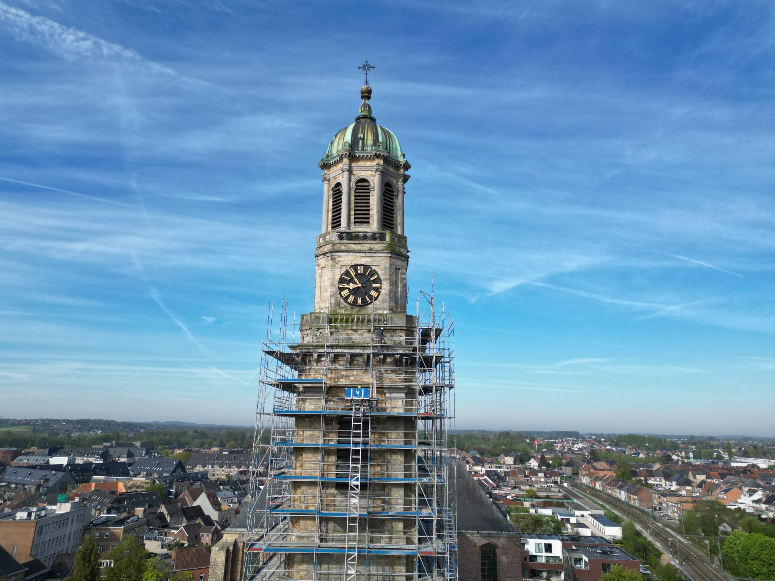 Toren Abdijkerk in de steigers