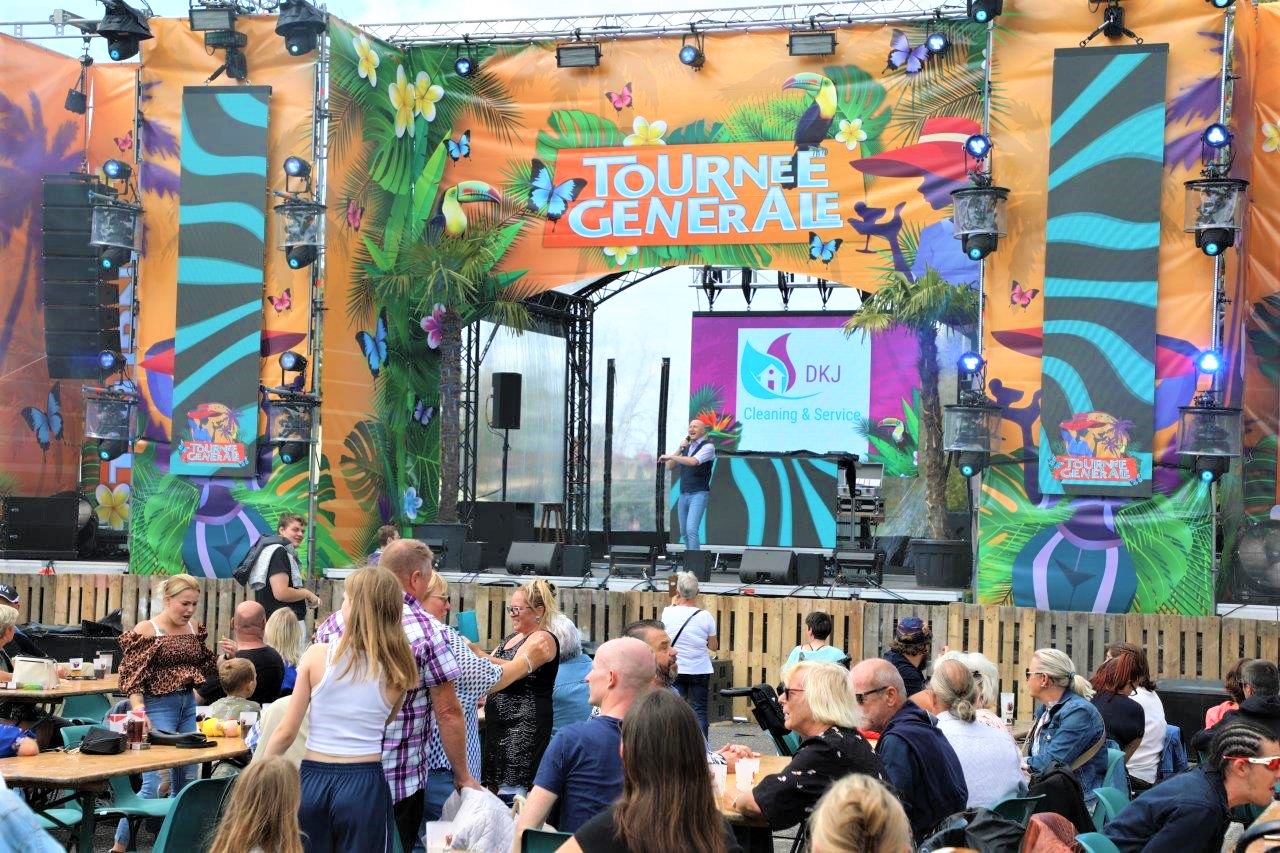Ambiance op Tournée Générale en Rechteroever Feest