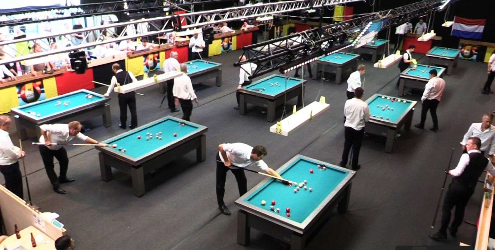 België wint overtuigend derby der Lage Landen in het golfbiljart