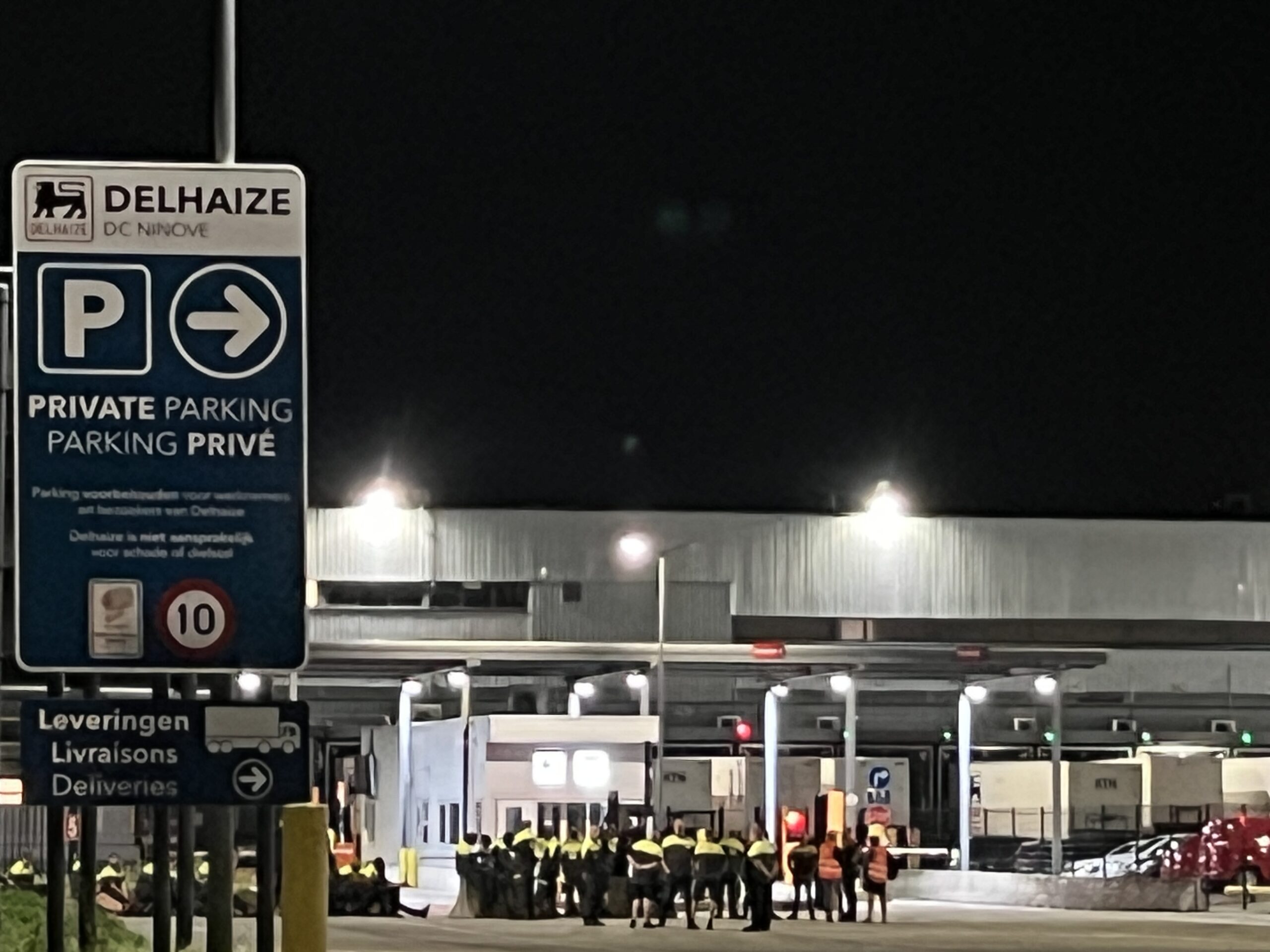 Brand in distributiecentrum Delhaize in Ninove