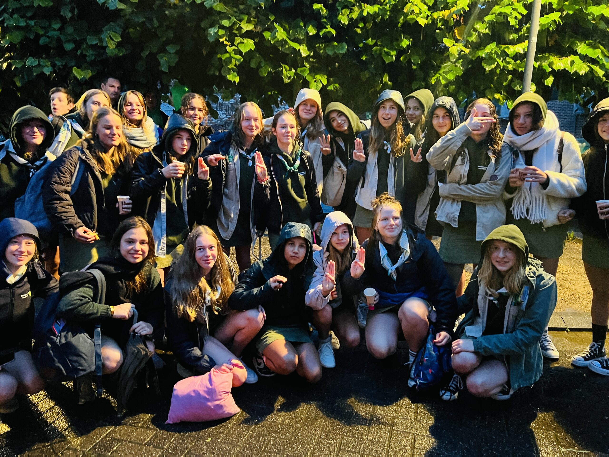 In uniform plezier maken op ‘Dag van de jeugdbeweging’