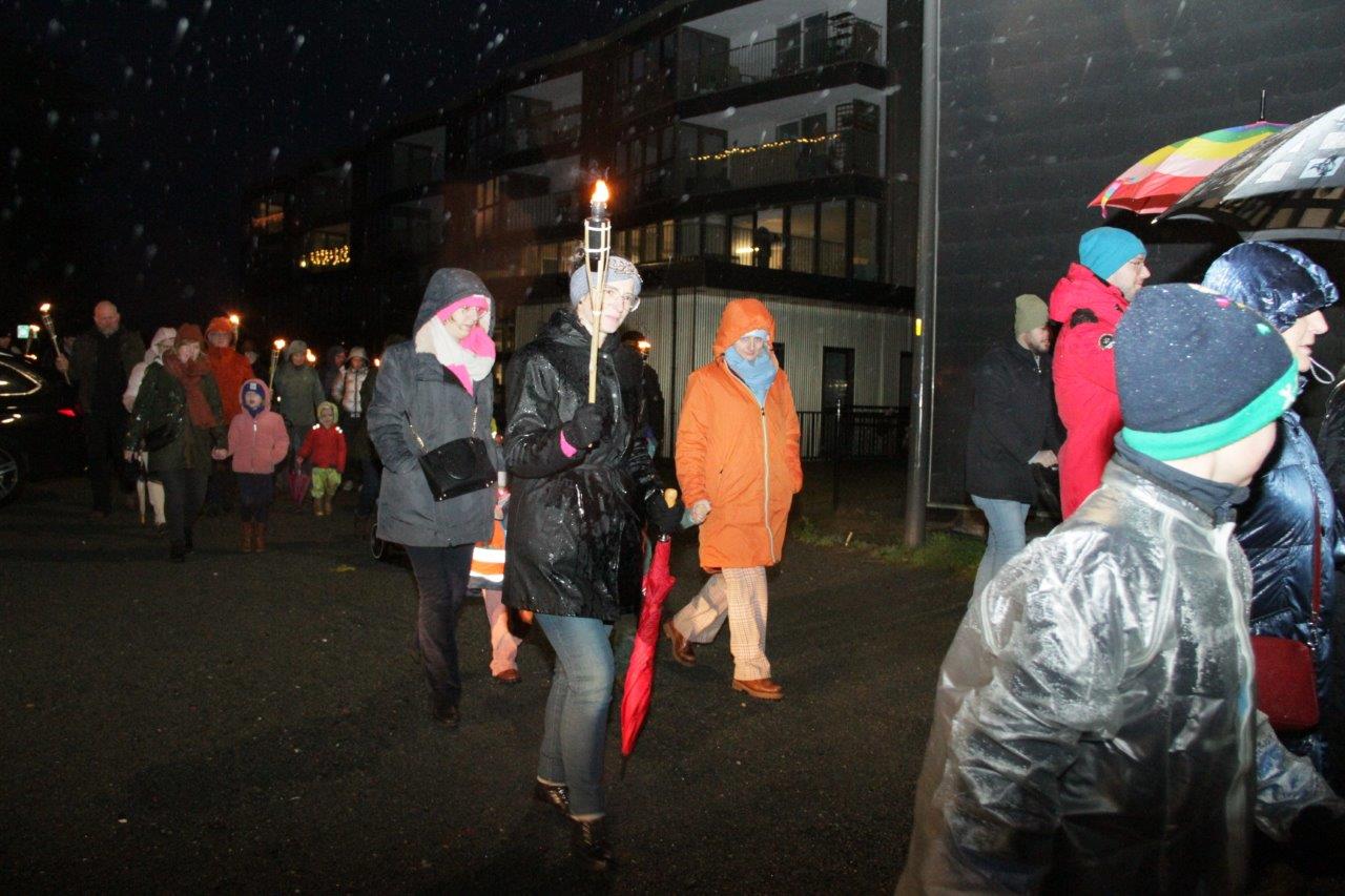 Lichtjeswandeling om overleden kindjes te blijven gedenken
