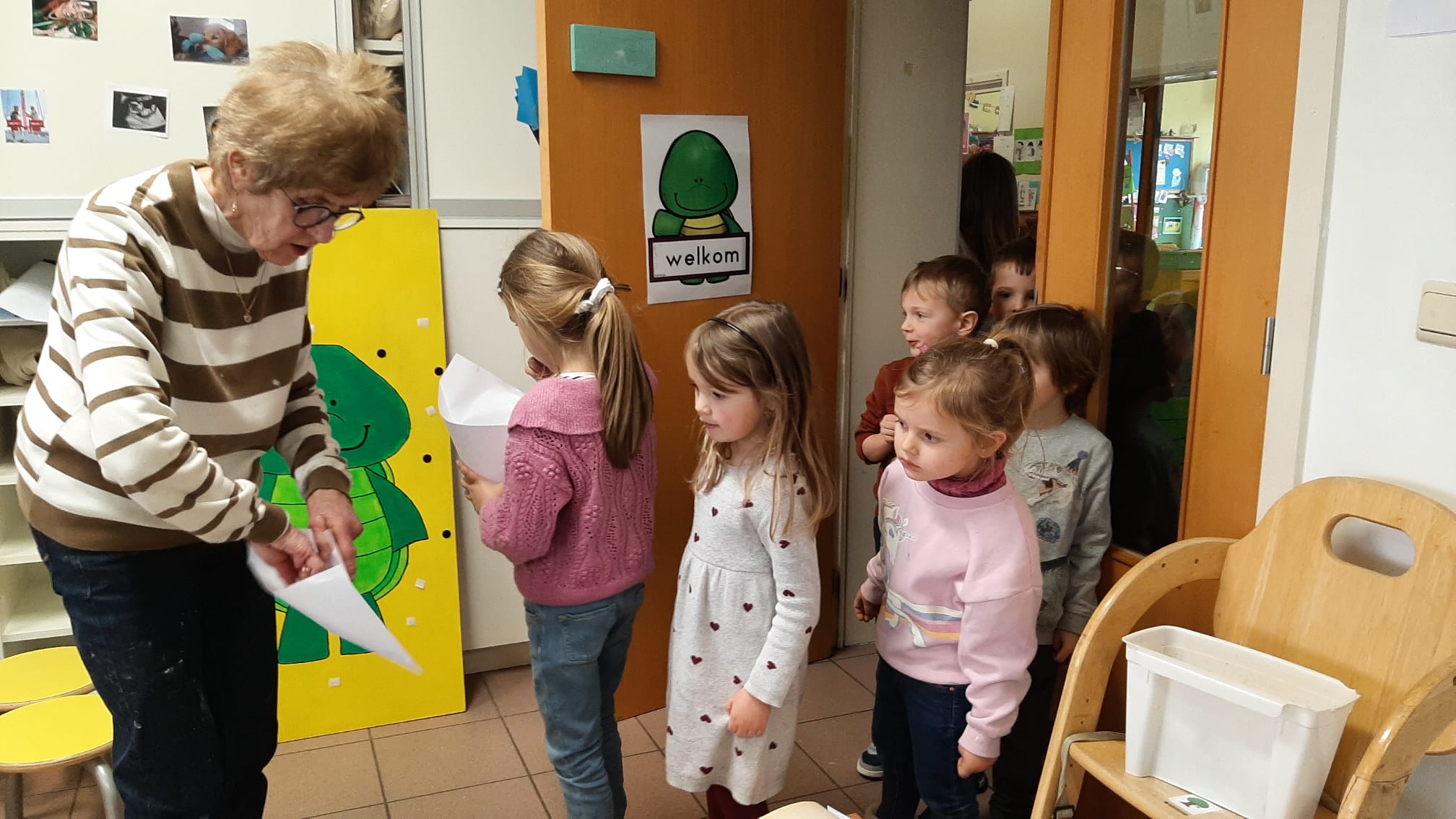 Oliebollen voor kleuters basisschool Hartencollege