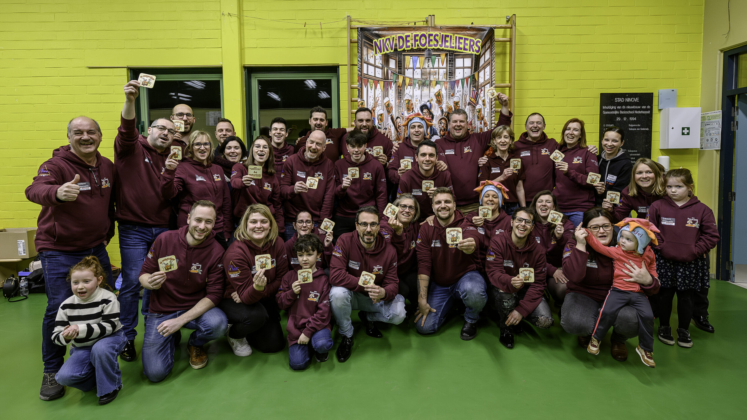 Foesjelieers delen 20.000 bierkaartjes uit