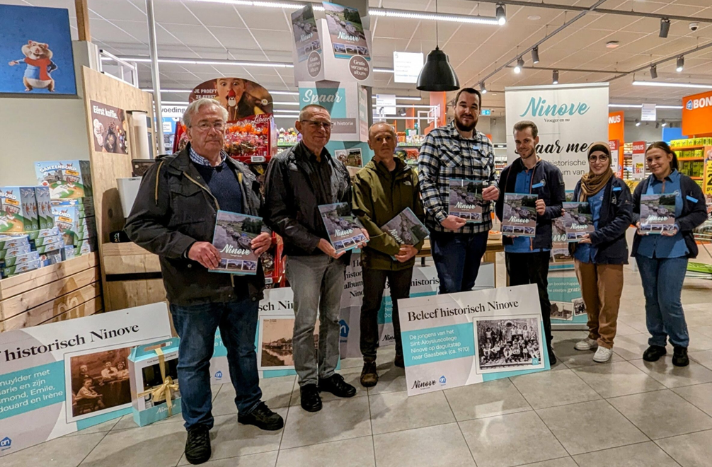 Albert Heijn en Heemkring Okegem presenteren stickerboek ‘Ninove, vroeger en nu’