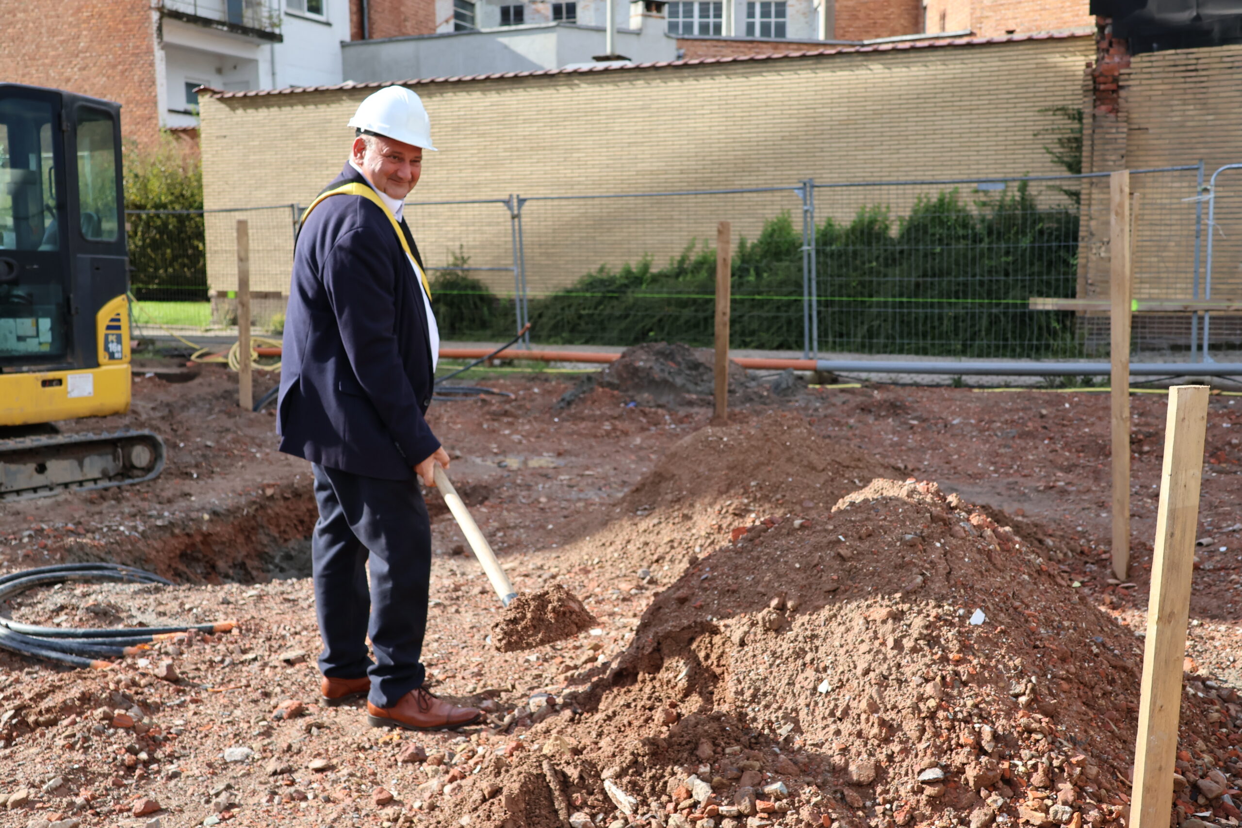 Symbolische eerste spadesteek voor bijgebouw toeristisch bezoekerscentrum