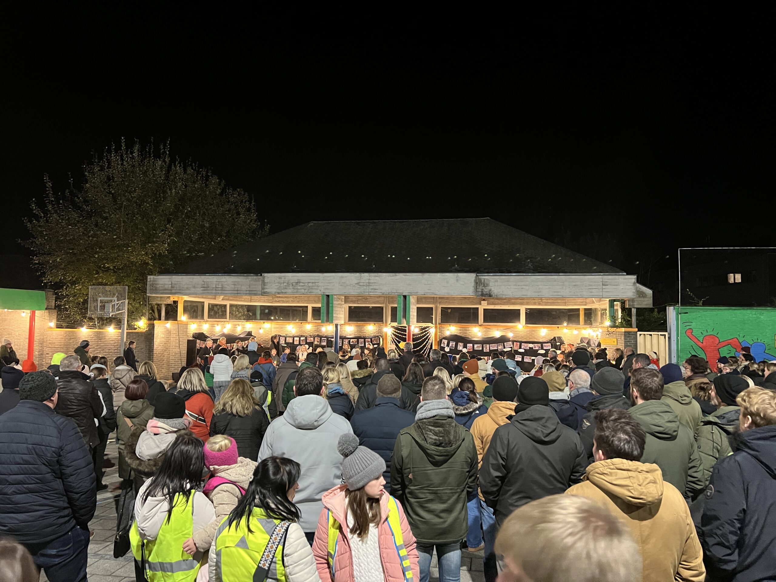 Lichtjeswandeling als eerbetoon voor directeur Jeroen