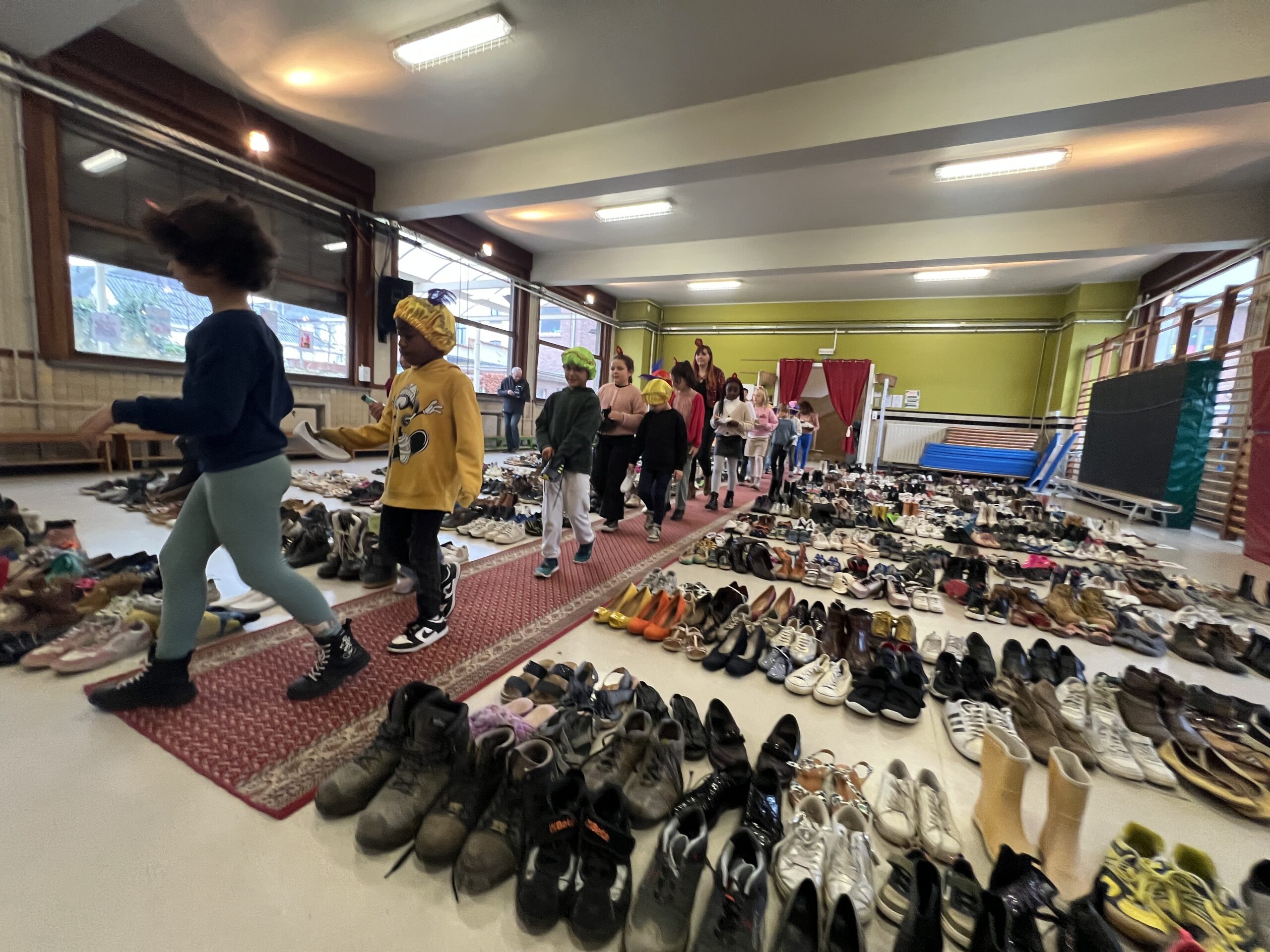 Hartencollege zet met 10.124 schoentjes wereldrecord neer