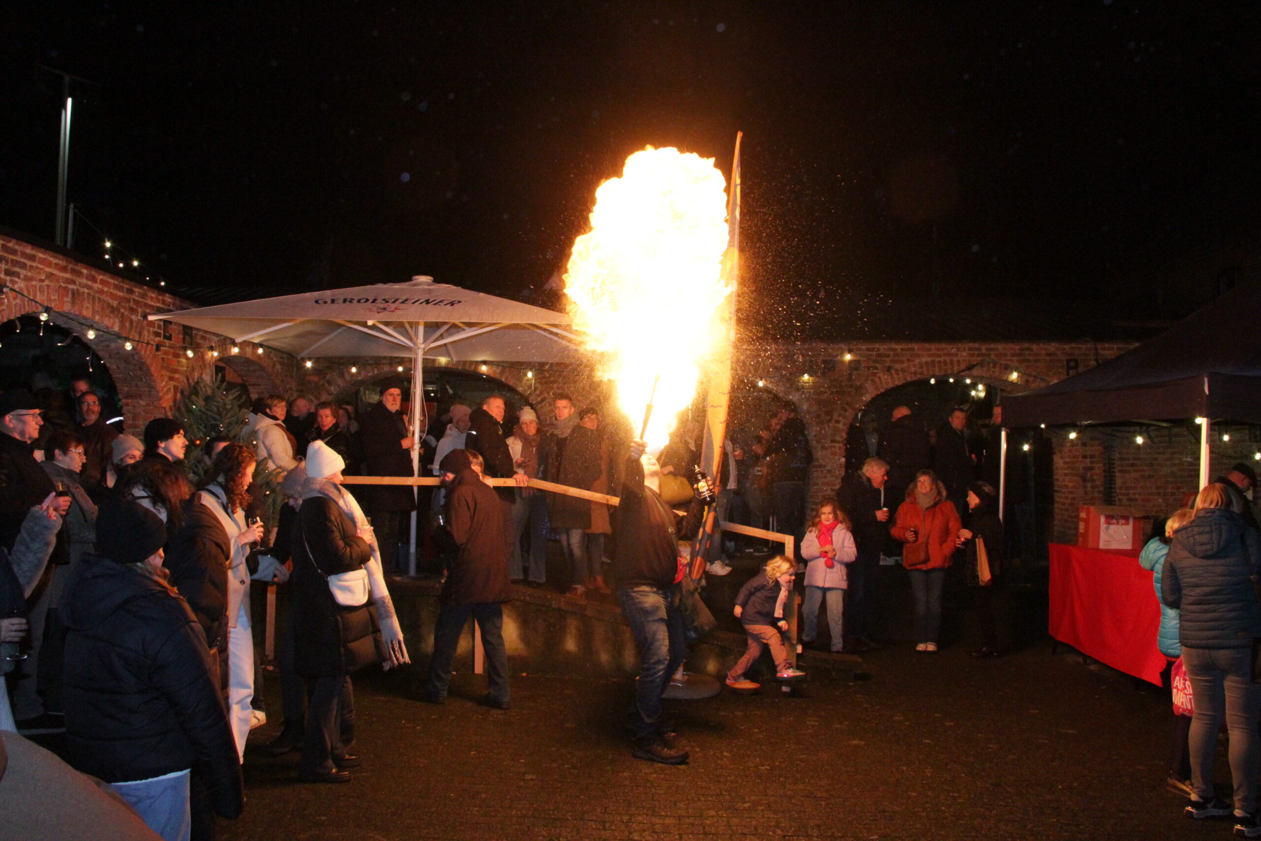 Gezellige drukte op idyllische kerstmarkt Sint-Christoffelgemeente
