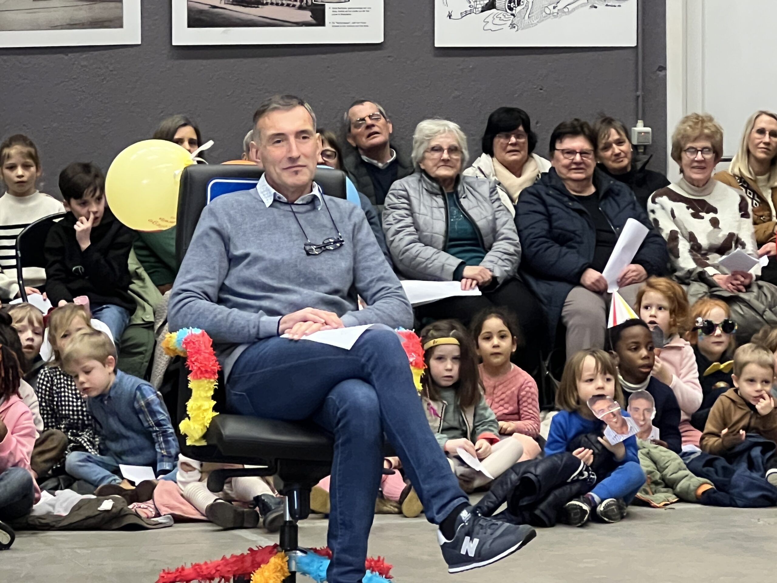 Bloemen, cadeautjes en warme woorden voor directeur Marc Vanden Eynde