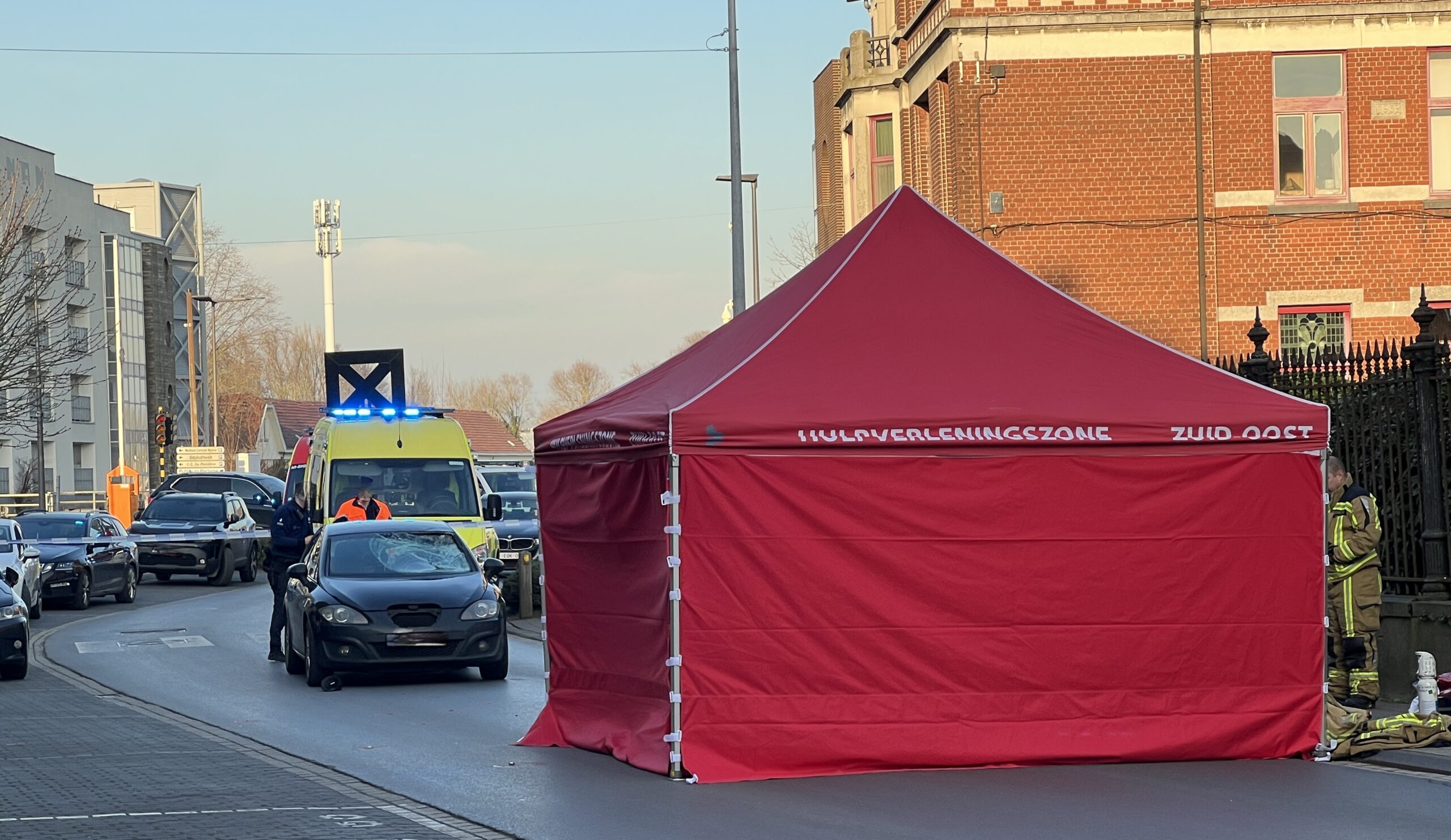 Voetganger overleden na aanrijding op Burchtdam – Nieuwe versie