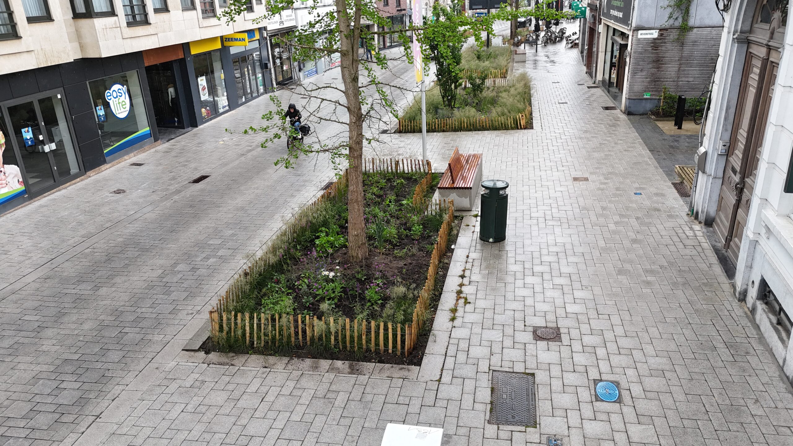 10 extra parkeerplaatsen en los- en laadzone in omgeving Beversteeg