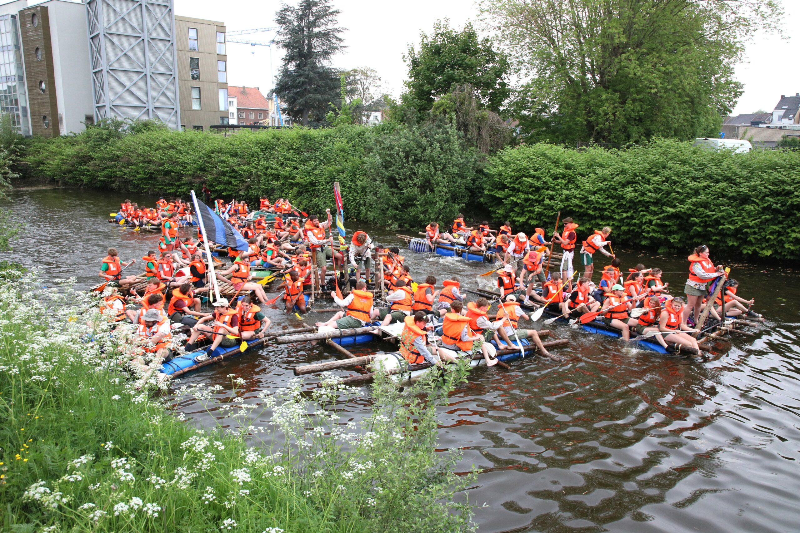 Amusement centraal tijdens vlottentocht op Dender