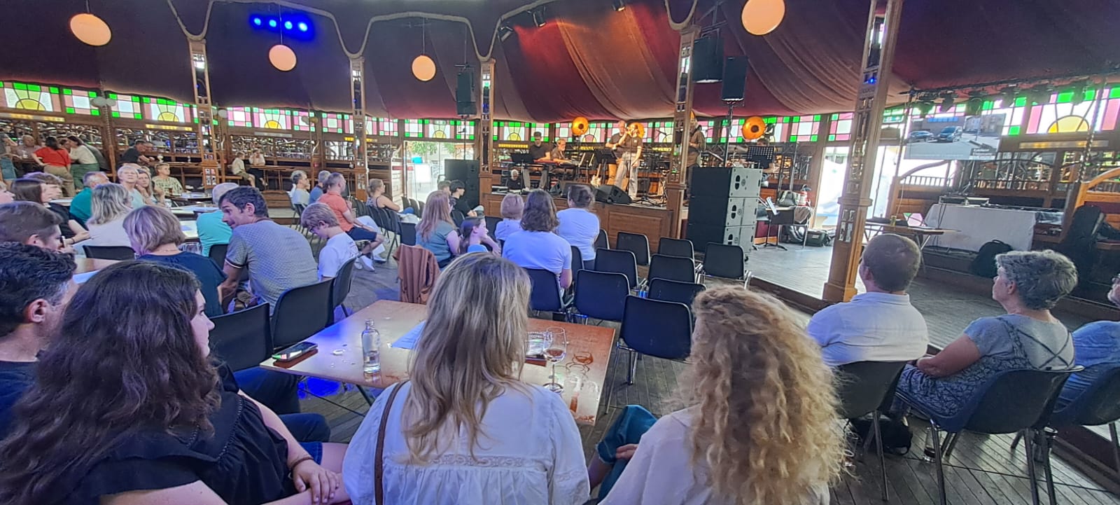 Spiegeltent swingt dankzij combo’s Stedelijke Academie Muziek, Woord en Dans