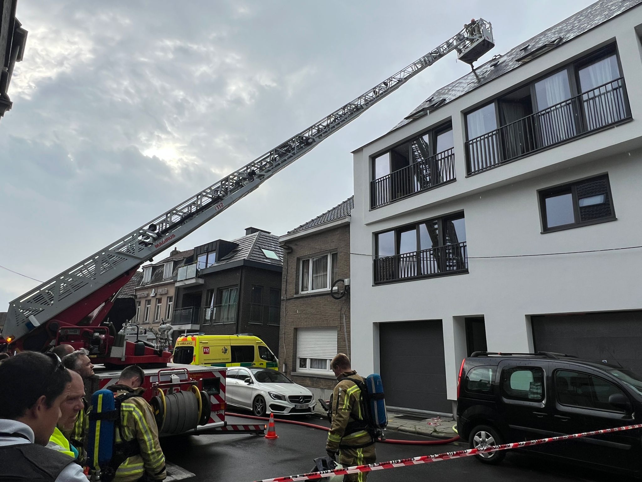 Blikseminslag zorgt voor schade in Koepoortstraat