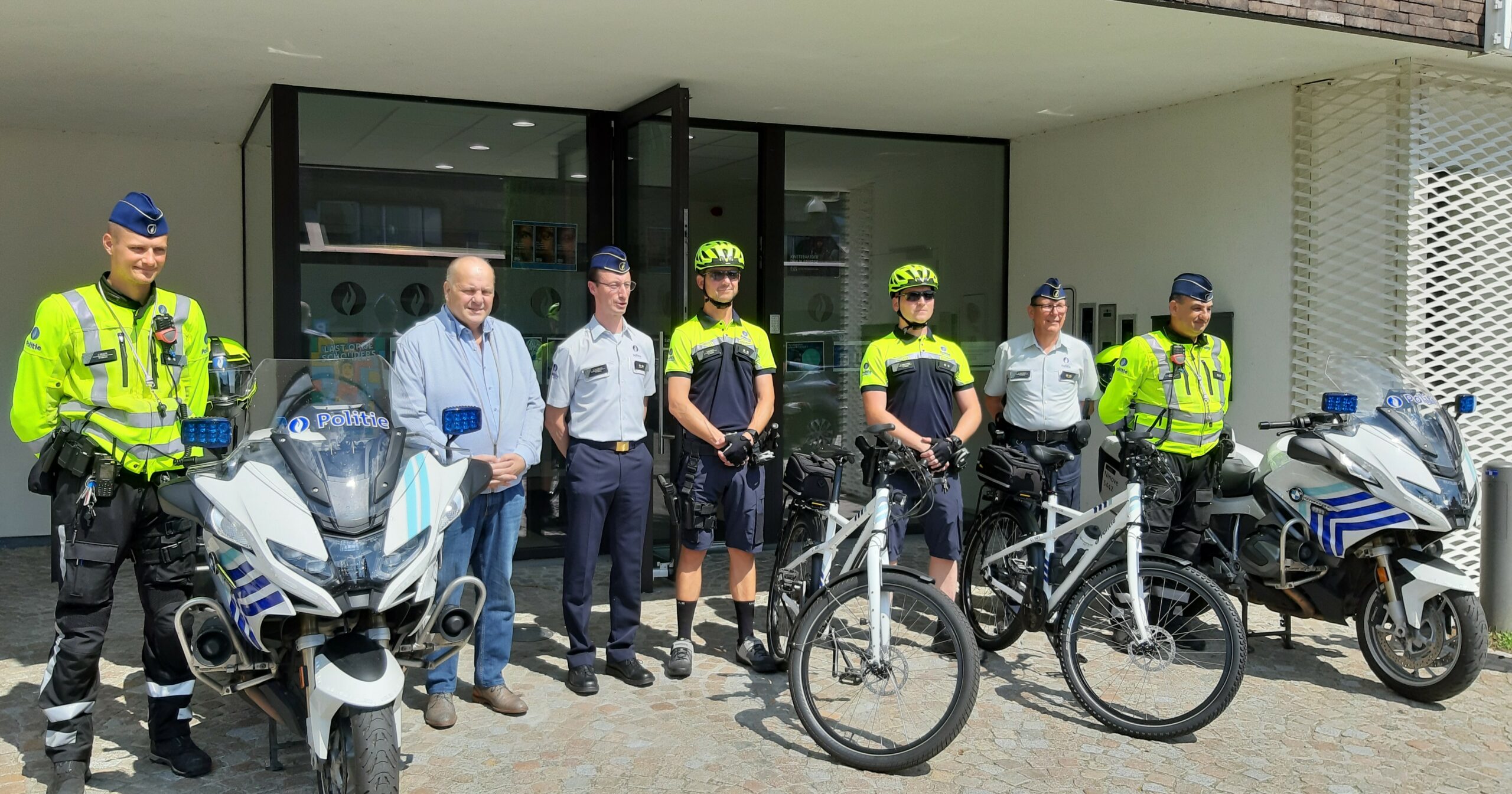 Politie patrouilleert per fiets en op de moto