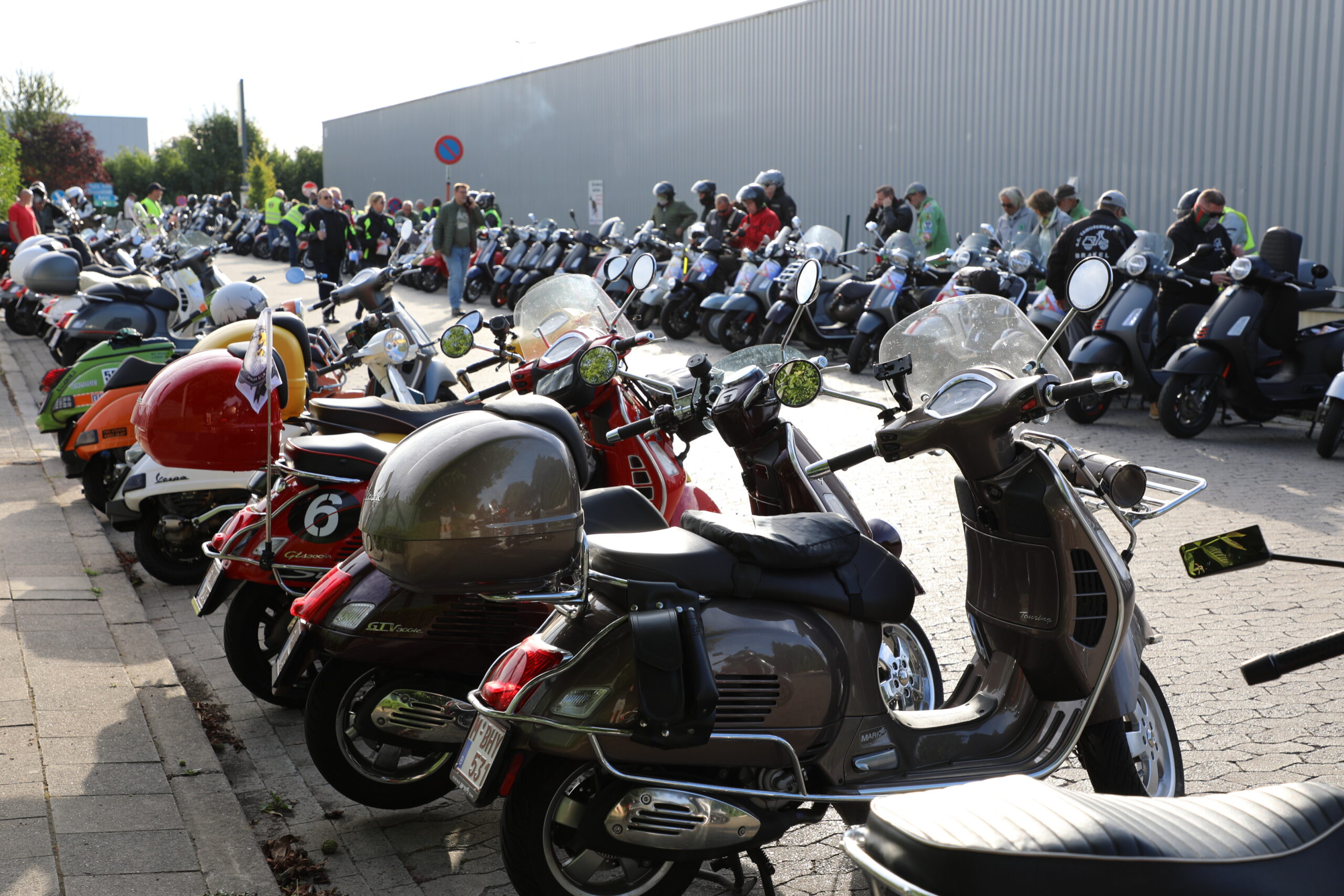 Vespa’s op de afspraak voor Ronde van België