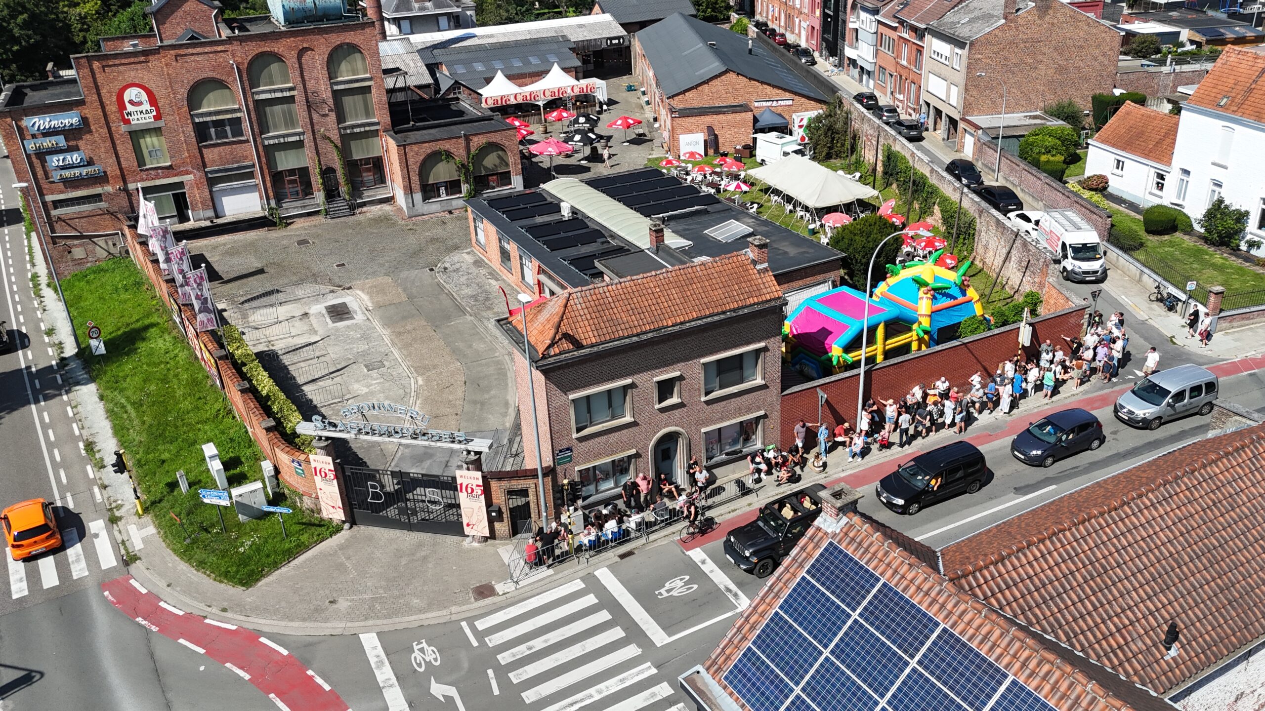 Unieke geëmailleerde Witkap-borden vlogen brouwerij uit