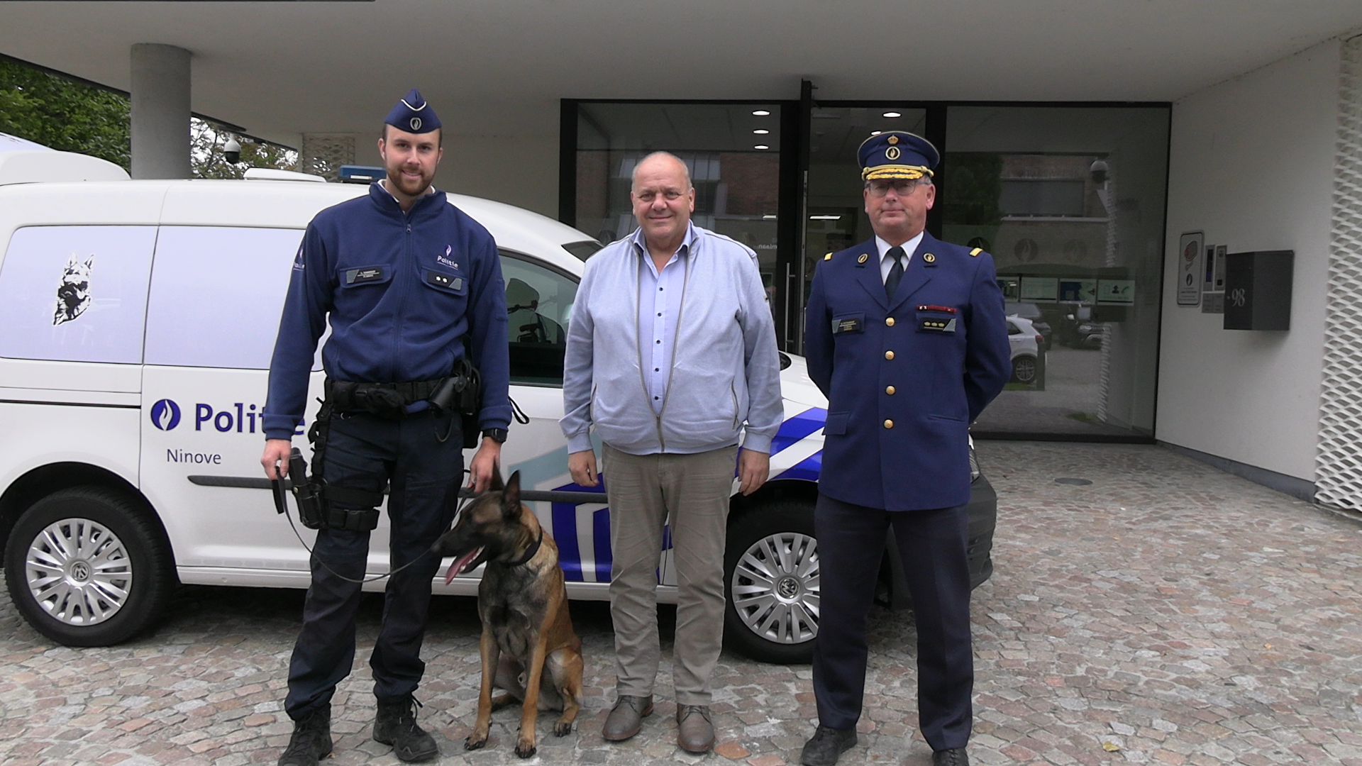 Patrouille- en drugshond Alfa voortaan lid van Ninoofs politiekorps