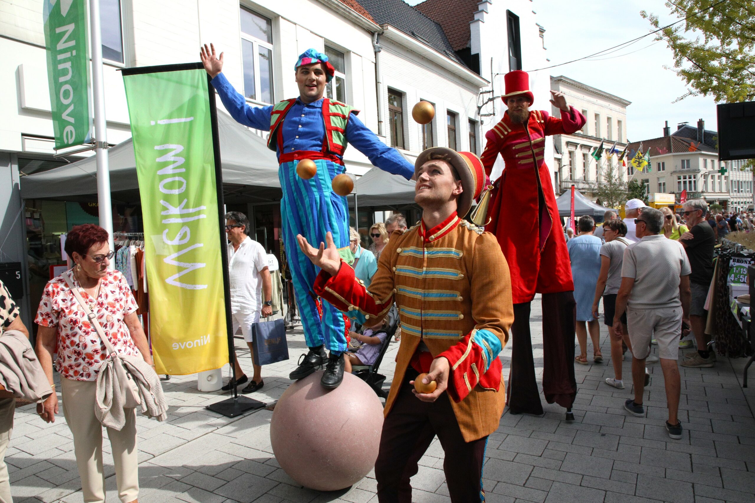 Duizenden bezoekers op zonovergoten jaarmarkt