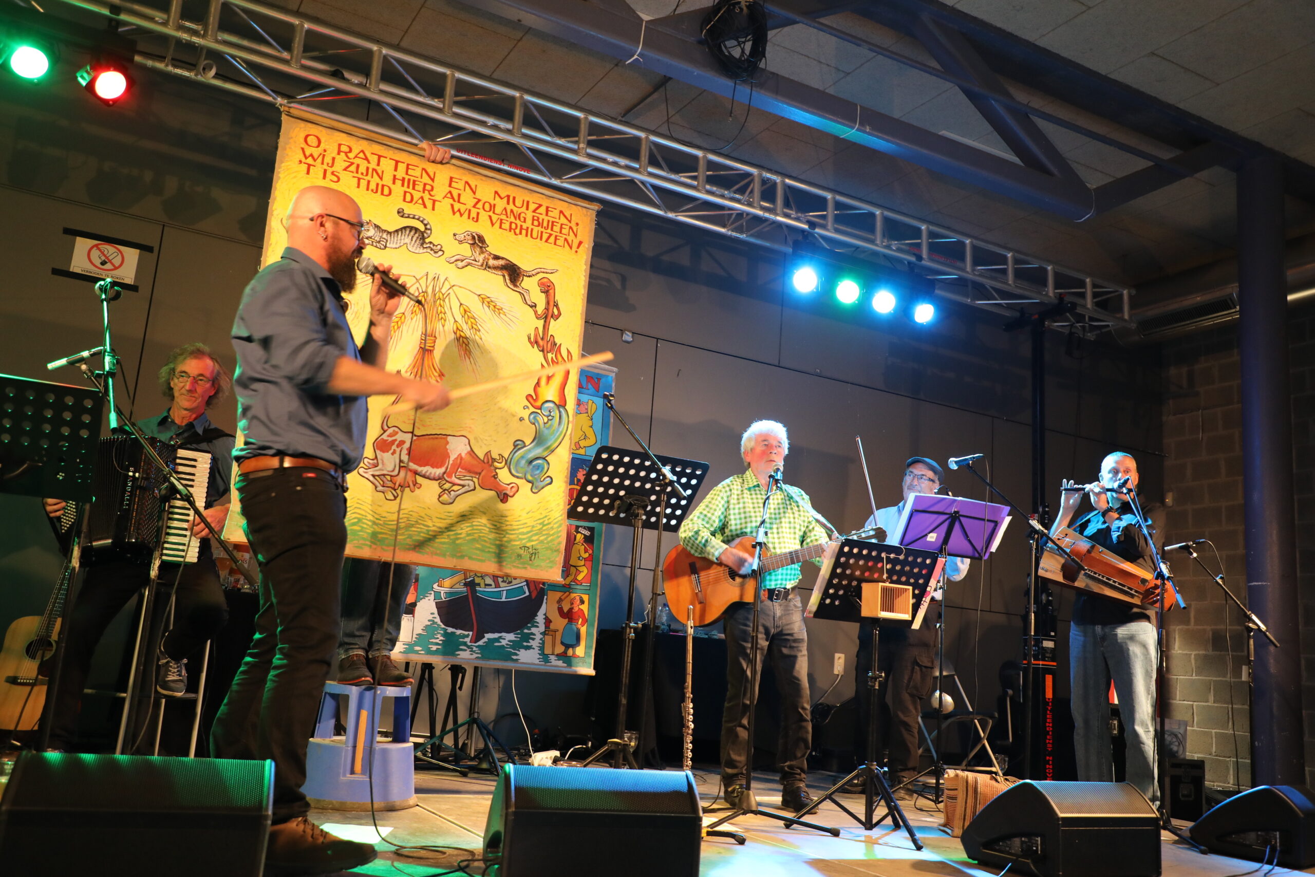 Eerbetoon aan Ninoofse Liekes tijdens café chantant
