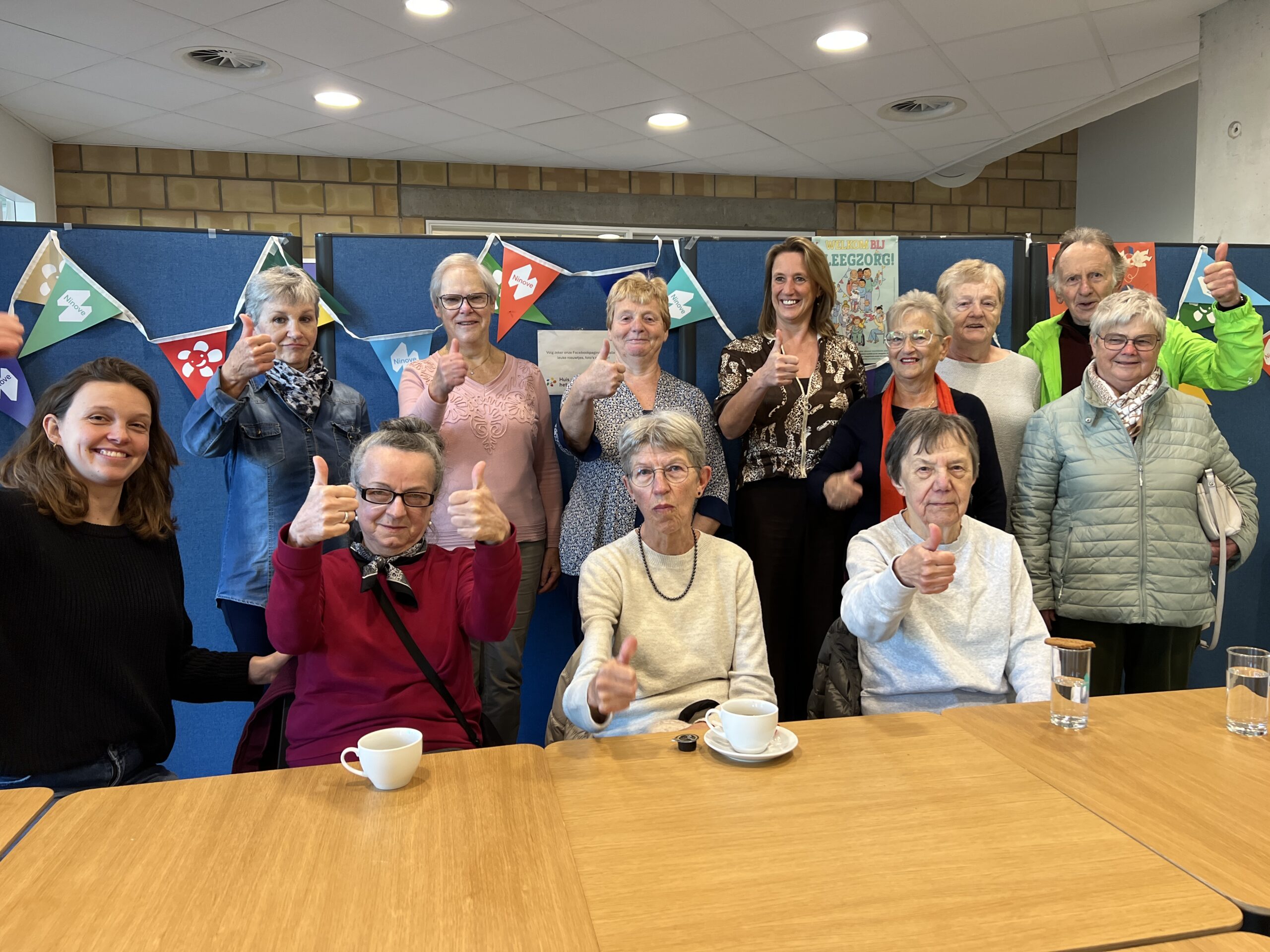 Senioren sluiten gratis wandelreeks tevreden af