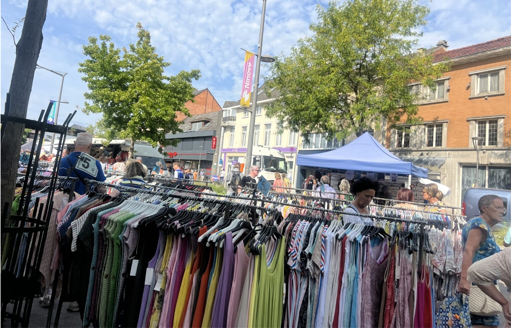 Over Absurdistan en het opgestoken vingertje