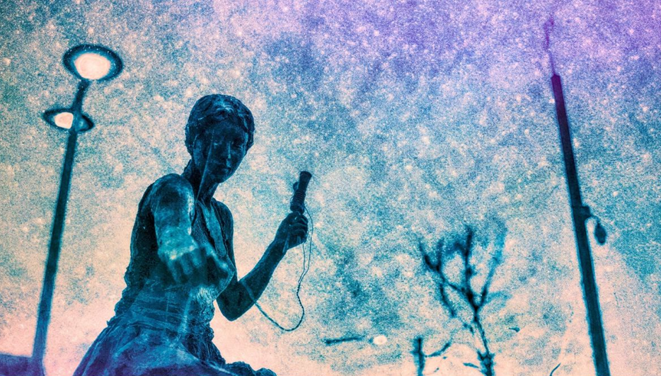 Wandelen langs beelden in kerstsfeer