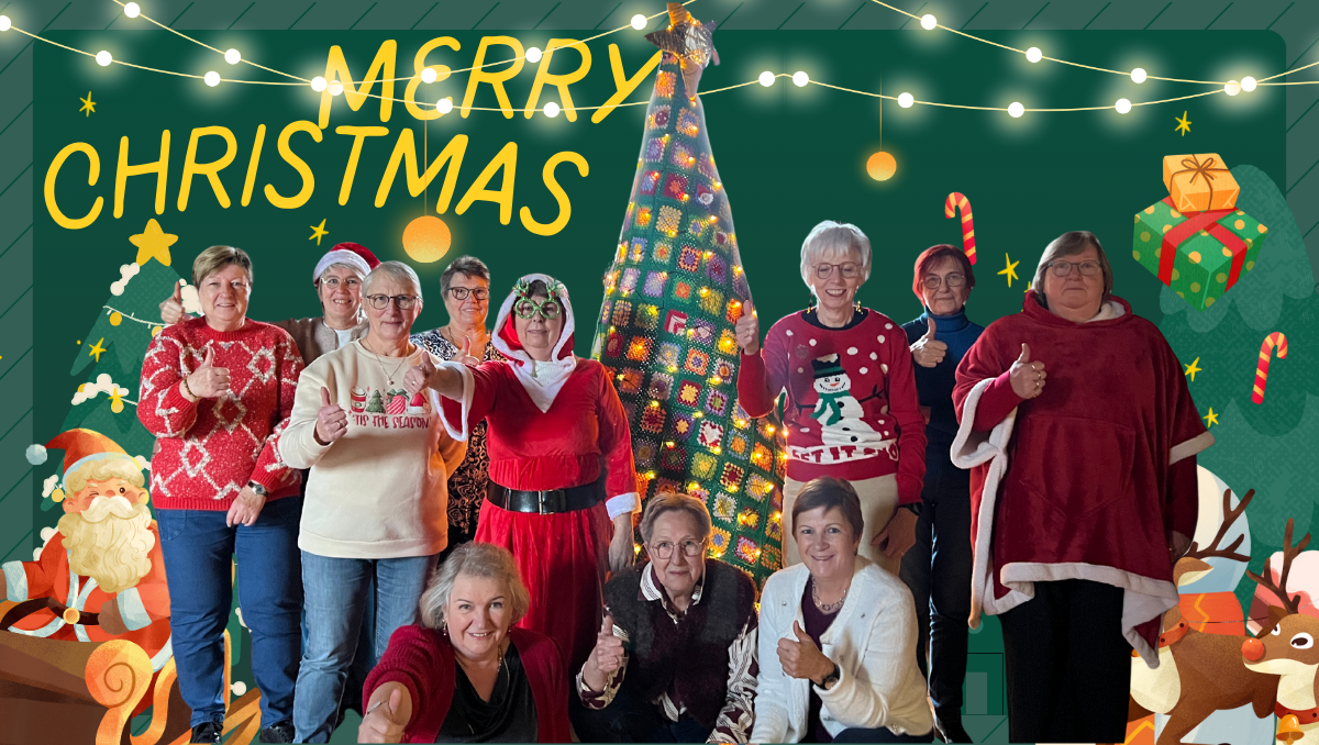 Gehaakte kerstboom siert inkomhal stadhuis
